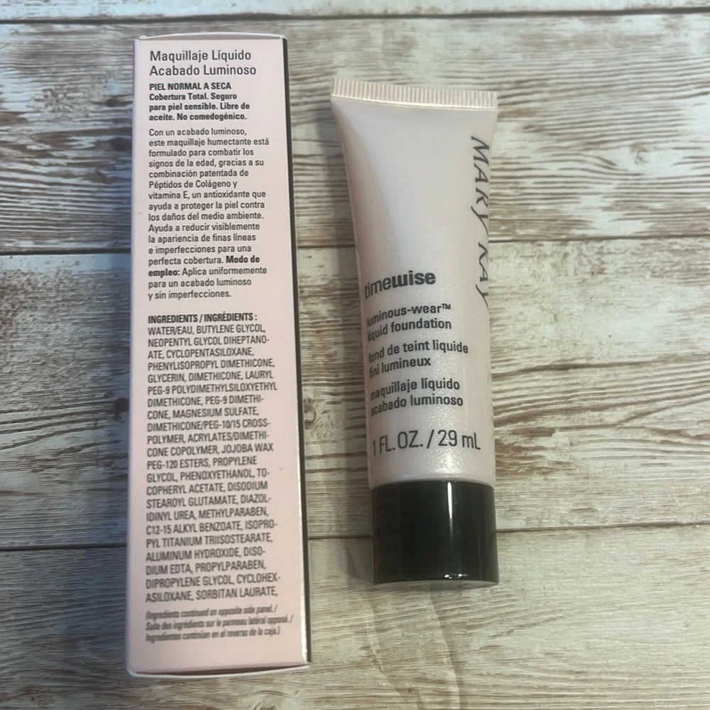 NEW MK Ivory 4 LUMINOUS-WEAR Timewise Luminous Wear Liquid Foundation New in box
